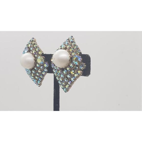 Vintage AB Aurora Borealis Rhinestone Clip On Earrings Faux Pearl Center 50s 60s - Picture 10 of 13